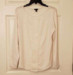 Ann Taylor Ehite Blouse with Crisscross Pattern Down The Middle | Women's M